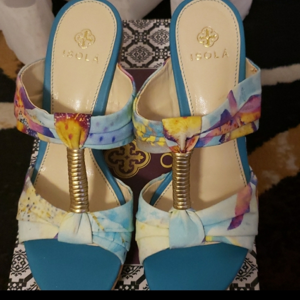Isola Wedges